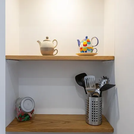 아파트 Sunny Seaside Apartment, Cleaning Included *