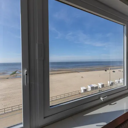 Sunny Seaside Apartment, Cleaning Included * 미들케르케