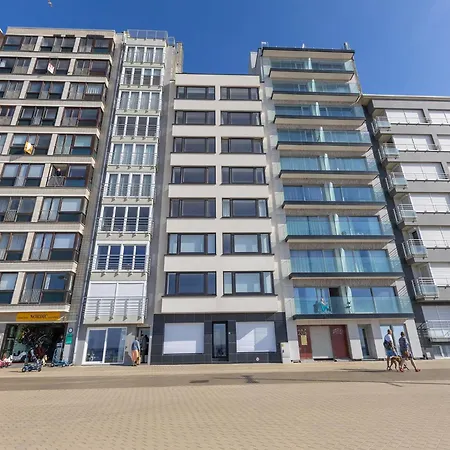 아파트 Sunny Seaside Apartment, Cleaning Included *