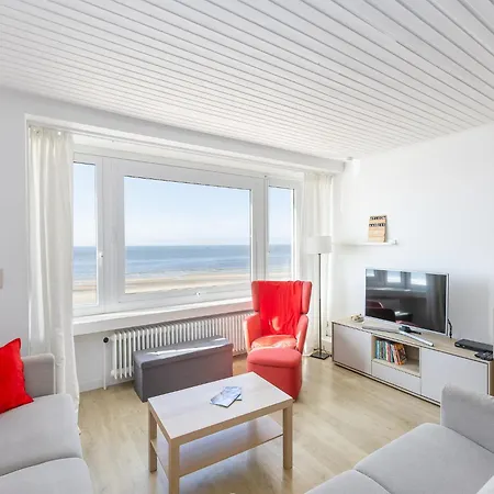 Sunny Seaside Apartment, Cleaning Included *