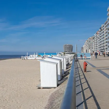 Sunny Seaside Apartment, Cleaning Included * 미들케르케