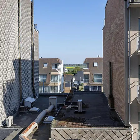 Sunny Seaside Apartment, Cleaning Included *